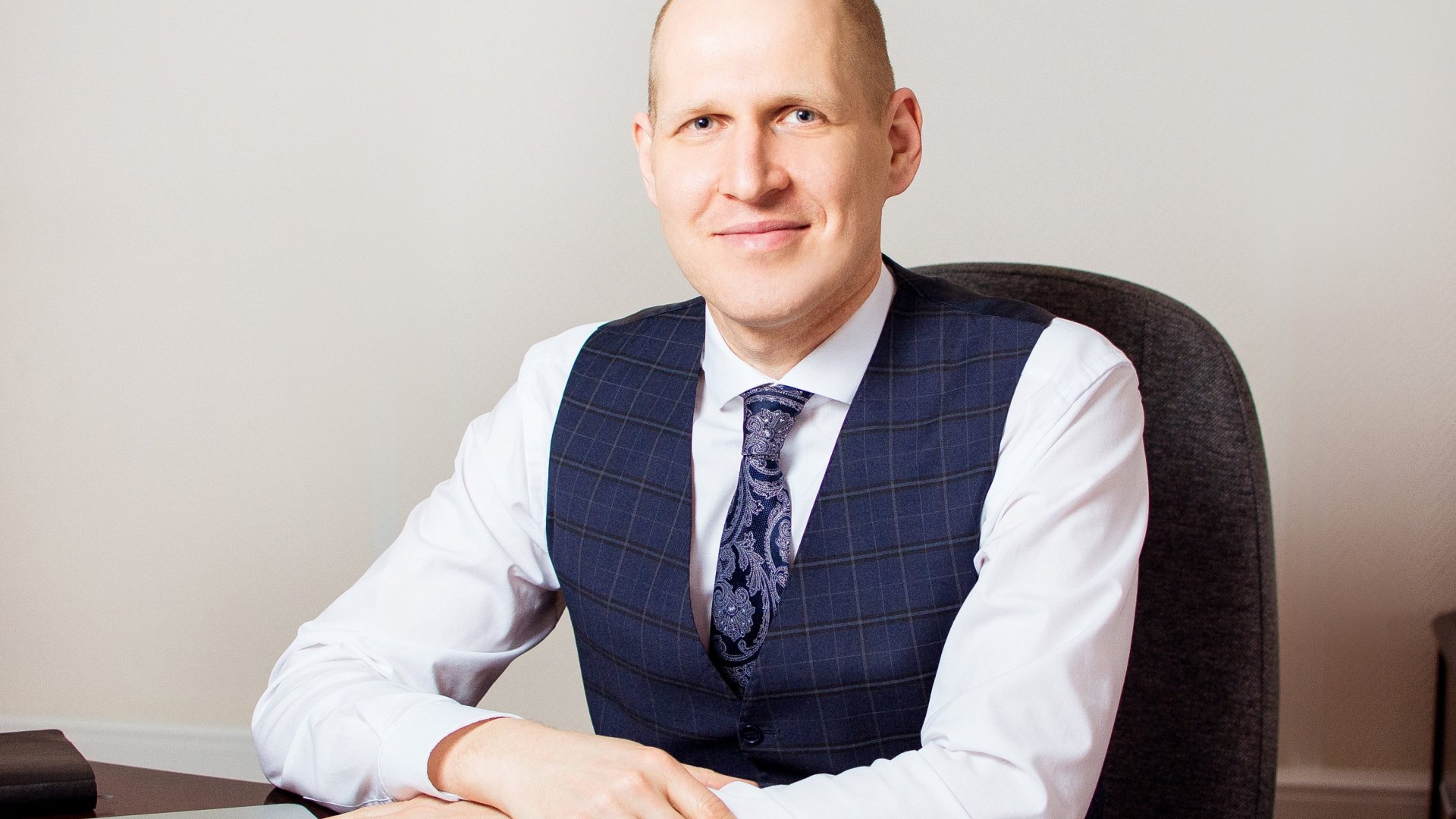 Белгород директор шляева. Руководитель лизинга. Арвал руководство компании. Генеральный директор газпромбанк автолизинг. Директор лизинговой компании курган.