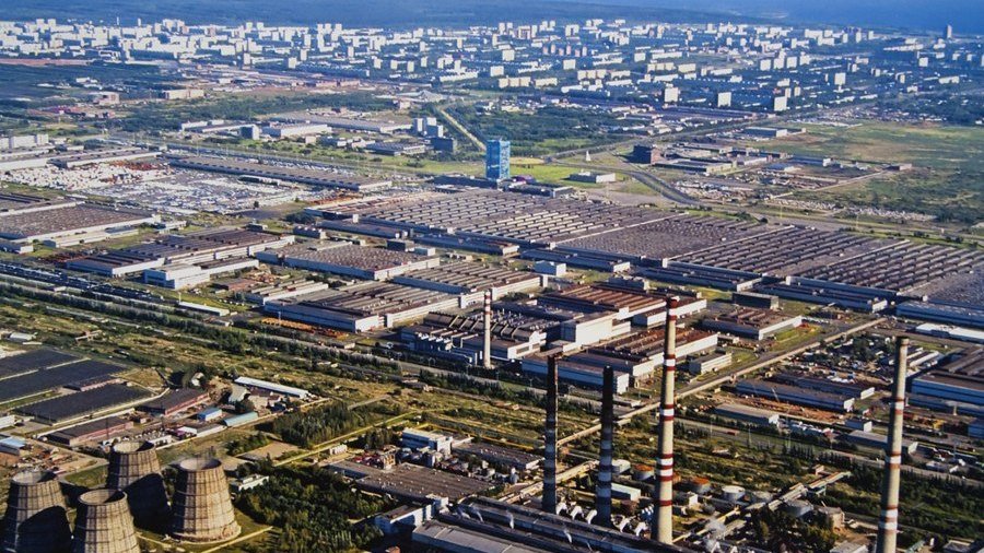 На Фотографии Изображено Крупное Промышленное Предприятие